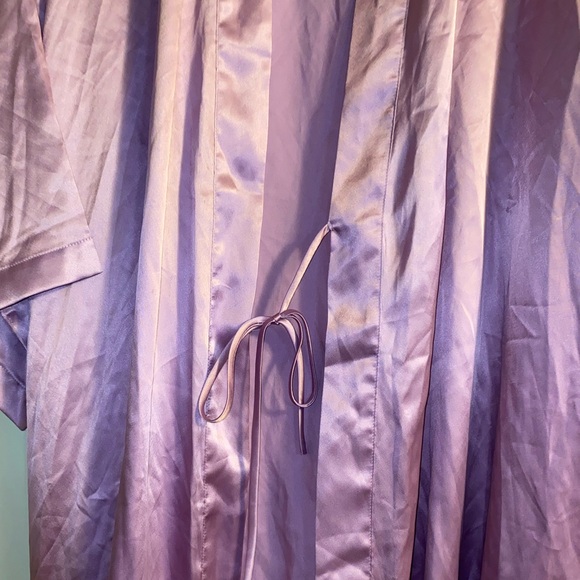 Victoria Secret Intimates Satin Lavender Robe with Belt- One Size - Picture 5 of 9